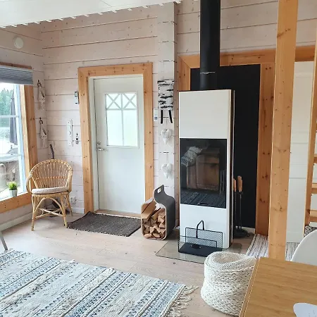 Stunning Log 45m2 On The Shore Of Kallavesi. Сasa de vacaciones