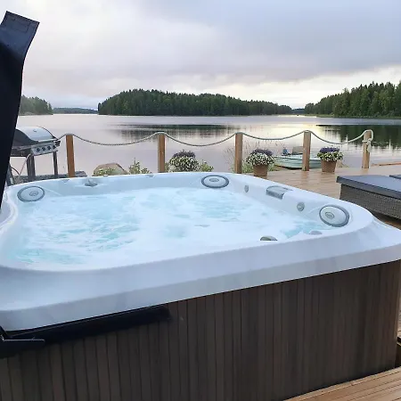 Stunning Log 45m2 On The Shore Of Kallavesi. Сasa de vacaciones Kuopio