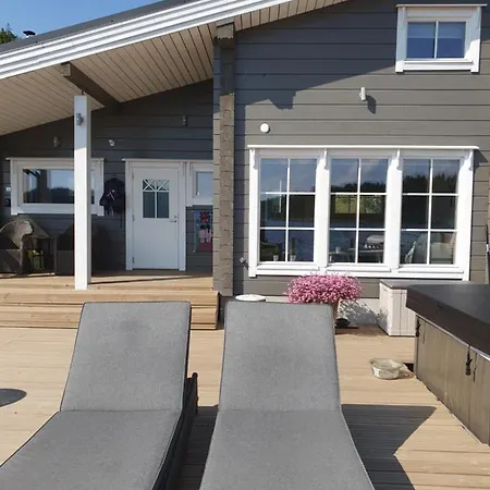 Stunning Log 45m2 On The Shore Of Kallavesi. 別荘 *