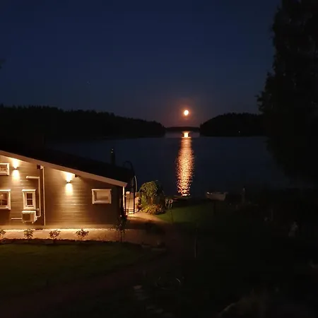 Stunning Log 45m2 On The Shore Of Kallavesi. Сasa de vacaciones