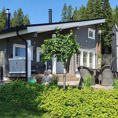 Stunning Log 45m2 On The Shore Of Kallavesi. Сasa de vacaciones